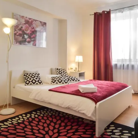 Ubytování v soukromí Cozy In Near Center With Shared Bathroom And Kitchen *