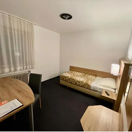 Lilton Stuttgart-zuffenhausen 3* شتوتغارت