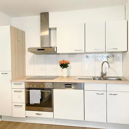 Neues, Stillvoll Eingerichtetes Mit Wintergarten Und Terrasse * Stuttgart