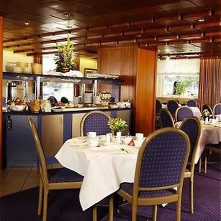 Intercityhotel فندق
