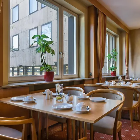Hotel Plaza Rieker Hauptbahnhof Estugarda