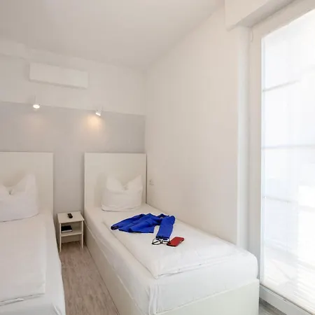 Отель Relax & 3*