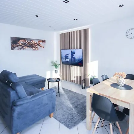 Alfa 3zi-maisonette 6 Personen Zuffenhausen Nahe Porsche & Bosch L Wifi & Smarttv I 3br 4 Beds I Kitchen I Bathroom & Wc * Штутгарт