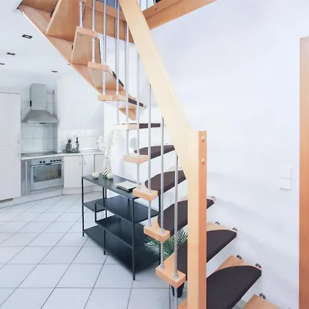 Alfa 3zi-maisonette 6 Personen Zuffenhausen Nahe Porsche & Bosch L Wifi & Smarttv I 3br 4 Beds I Kitchen I Bathroom & Wc * Штутгарт