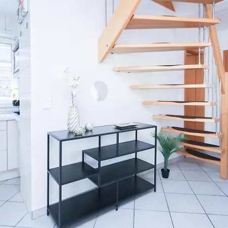 Alfa 3zi-maisonette 6 Personen Zuffenhausen Nahe Porsche & Bosch L Wifi & Smarttv I 3br 4 Beds I Kitchen I Bathroom & Wc Апартаменты *