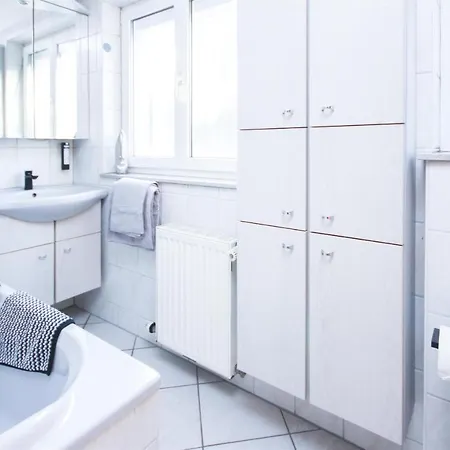 Alfa 3zi-maisonette 6 Personen Zuffenhausen Nahe Porsche & Bosch L Wifi & Smarttv I 3br 4 Beds I Kitchen I Bathroom & Wc Апартаменты Штутгарт