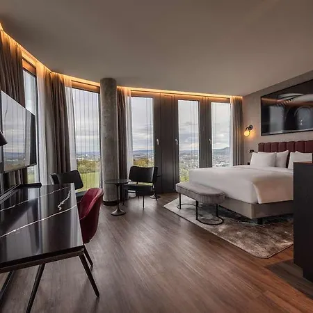 Hotel Radisson Blu At Porsche Design Tower