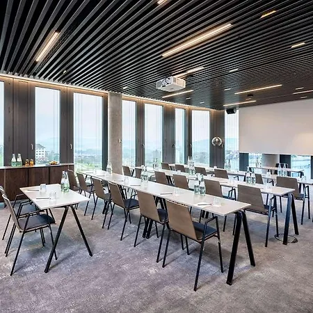 Hotel Radisson Blu At Porsche Design Tower *