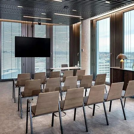 Radisson Blu At Porsche Design Tower Hotel *