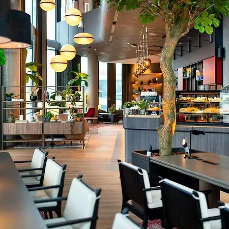 Radisson Blu At Porsche Design Tower *