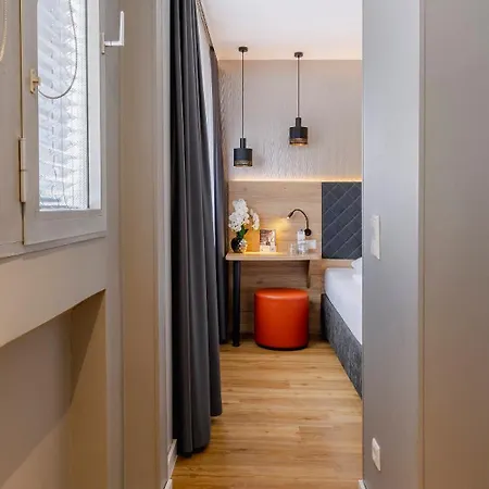 Plaza Rieker Hauptbahnhof 3*