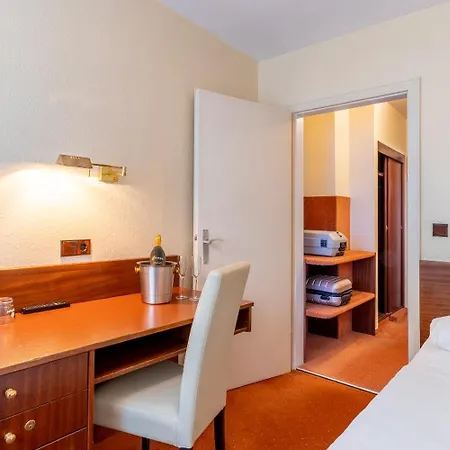 Plaza Rieker Hauptbahnhof 3* Estugarda