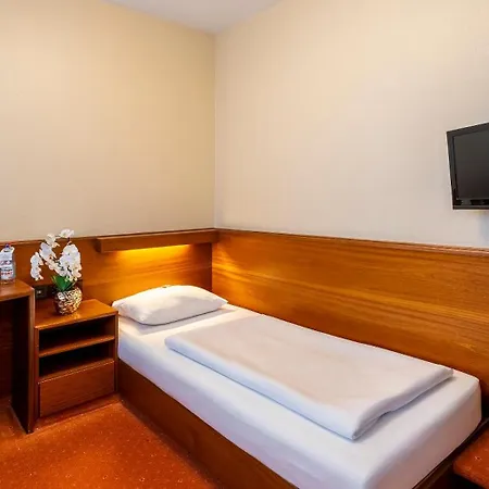 Plaza Rieker Hauptbahnhof 3* Estugarda