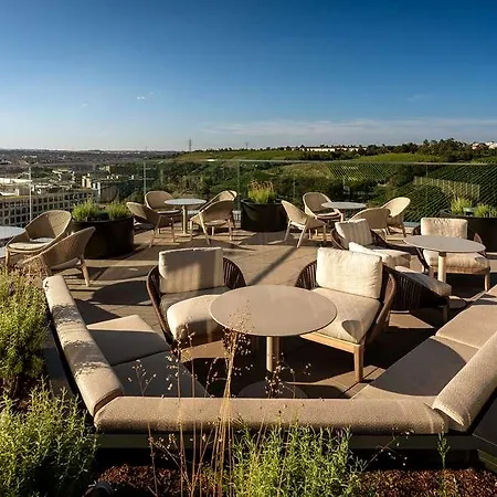 Radisson Blu At Porsche Design Tower Hotel
