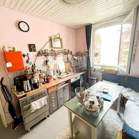 홈스테이 In Kuenstlerwohnung 슈투트가르트