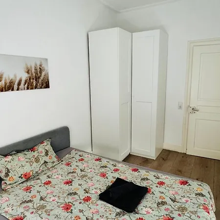 Appartement Gemuetliche Altbauwohnung In Ostendplatz *