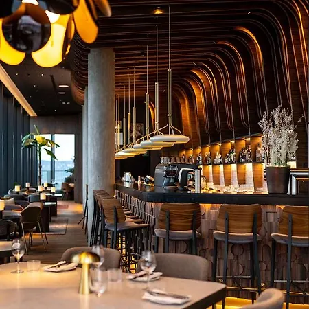 Radisson Blu At Porsche Design Tower Hotel *