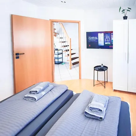 Апартаменты Alfa 3zi-maisonette 6 Personen Zuffenhausen Nahe Porsche & Bosch L Wifi & Smarttv I 3br 4 Beds I Kitchen I Bathroom & Wc