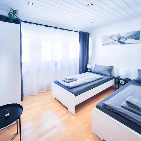 Апартаменты Alfa 3zi-maisonette 6 Personen Zuffenhausen Nahe Porsche & Bosch L Wifi & Smarttv I 3br 4 Beds I Kitchen I Bathroom & Wc *