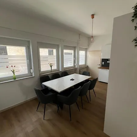 To&to 3 Bedroom Apartment *