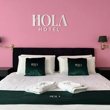 Hola Bed and Breakfast *