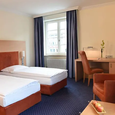 Intercityhotel 3*