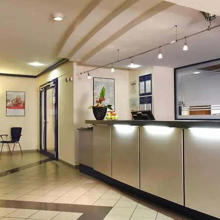 Intercityhotel 3*
