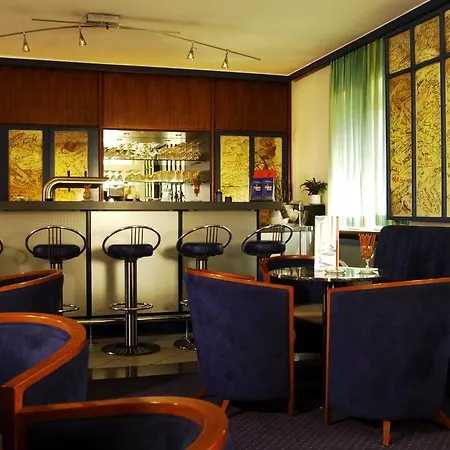 فندق Intercityhotel 3*