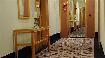 מלון Kronenhotel