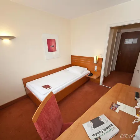 Plaza Rieker Hauptbahnhof 3*