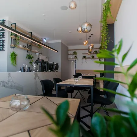 Cosy Apartmanhotel 3*