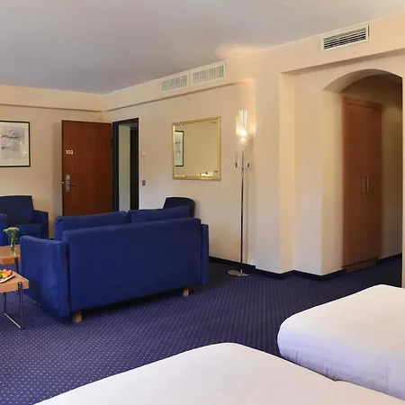 فندق Intercityhotel 3*