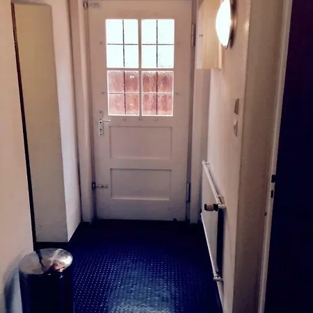Optimale Lage In Stuttgart-vaihingen: Einfache Im Souterrain Apartment *