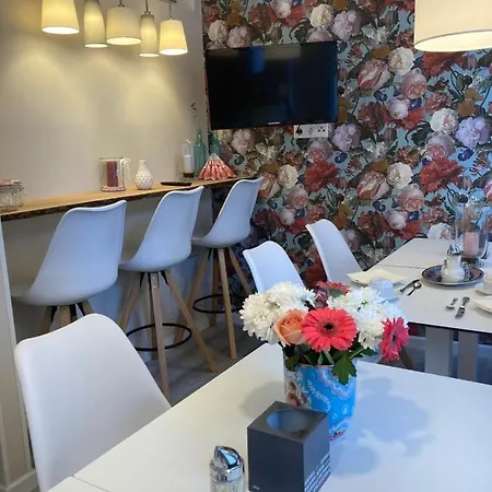 ゲストハウス Hotel-pension Adler Untertuerkheim *