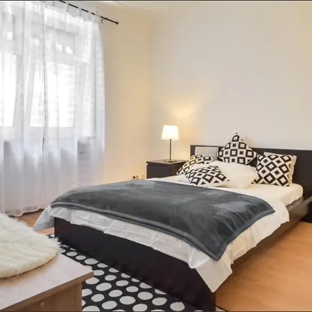 Cozy In Near Center With Shared Bathroom And Kitchen Homestay *
