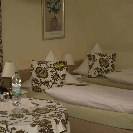 Hotel-pension Adler Untertuerkheim ゲストハウス シュトゥットガルト