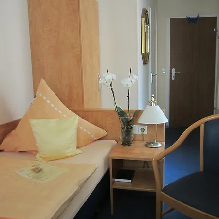 ゲストハウス Hotel-pension Adler Untertuerkheim *