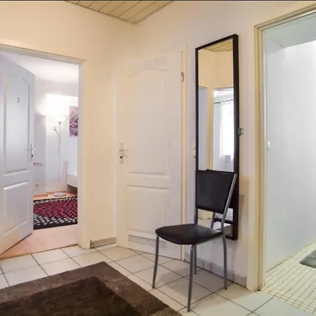 Cozy In Near Center With Shared Bathroom And Kitchen *