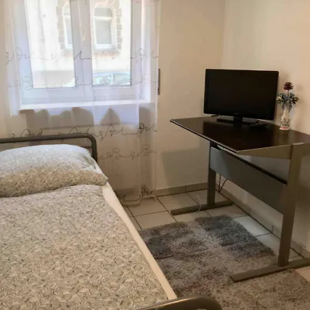 Cozy In Near Center With Shared Bathroom And Kitchen