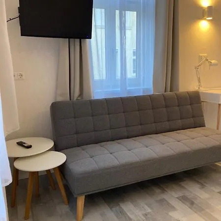 ゲストハウス Hotel-pension Adler Untertuerkheim *
