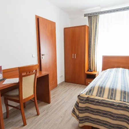M-a-s-hotel