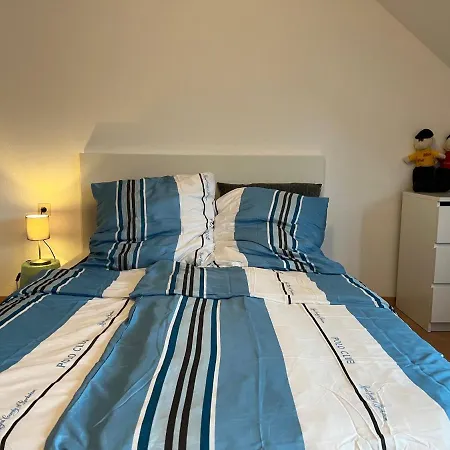 Modern Und Gross Eingerichtete Wohnung, Netflix, Playstation
