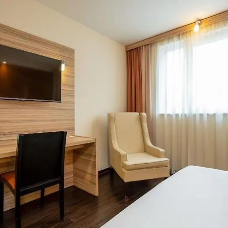 Messe & Airport Отель 3*