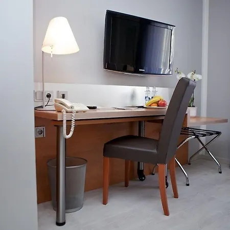 Otel Attimo Stuttgart***s