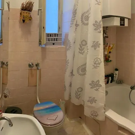 Zentrales Und Grosses Gemutliches Zimmer In City Homestay *