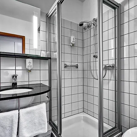 Otel Attimo Stuttgart***s