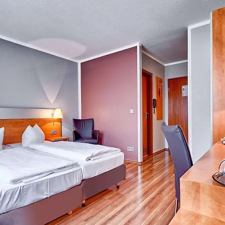 Otel Attimo Stuttgart***s