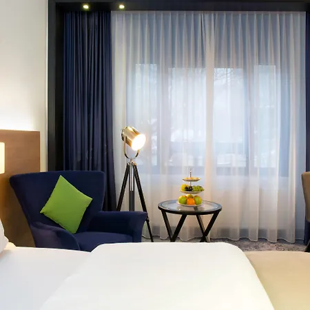 By Ihg 4*