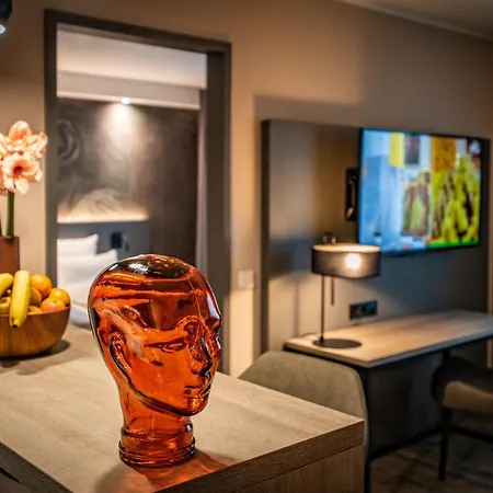Loginn Stuttgart Zuffenhausen Hotel 3*