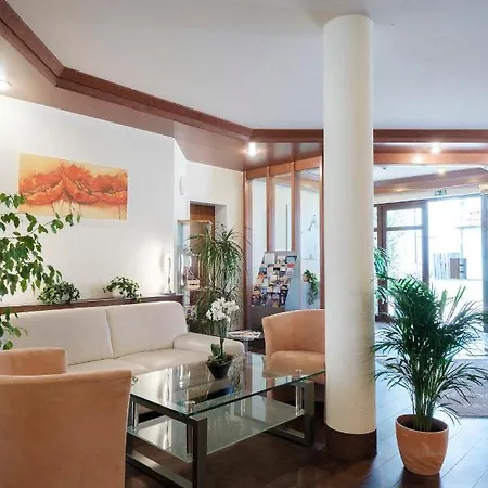 Otel Flora Moehringen 3*